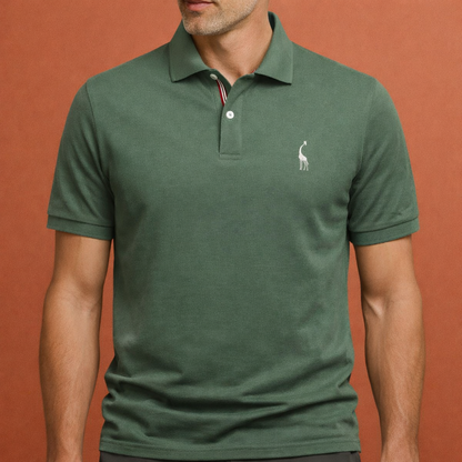 Herenpolo in groen met minimalistisch design, zacht en comfortabel voor casual en stijlvolle outfits.