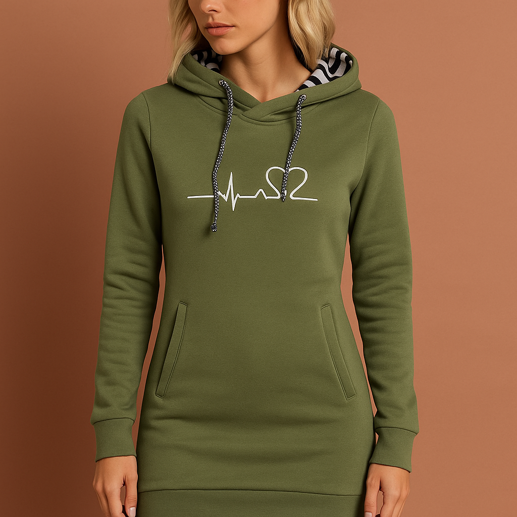 Groene hoodie-jurk voor dames met vrolijke hondenprint, comfortabel en warm voor casual winterdagen.