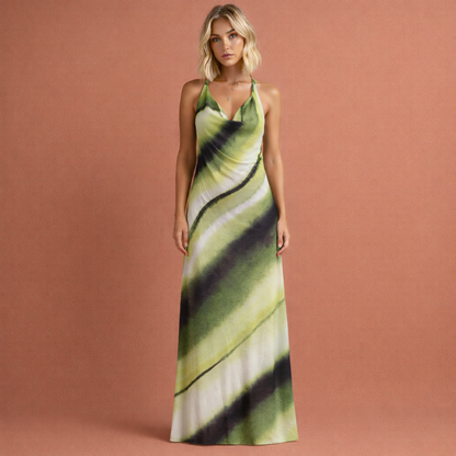 Groene lange halterjurk voor dames met watervalhals, perfect voor zomerse dagen, vakanties en elegante gelegenheden.