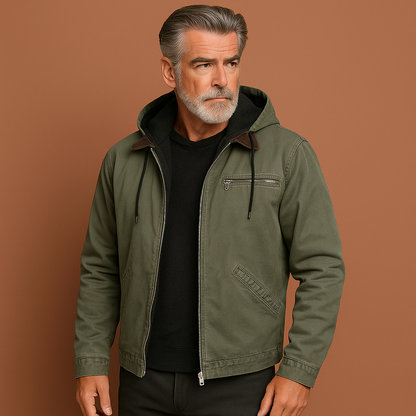 Groene warme heren winterjas met fleecevoering en capuchon, ideaal voor koude dagen en winterse activiteiten.