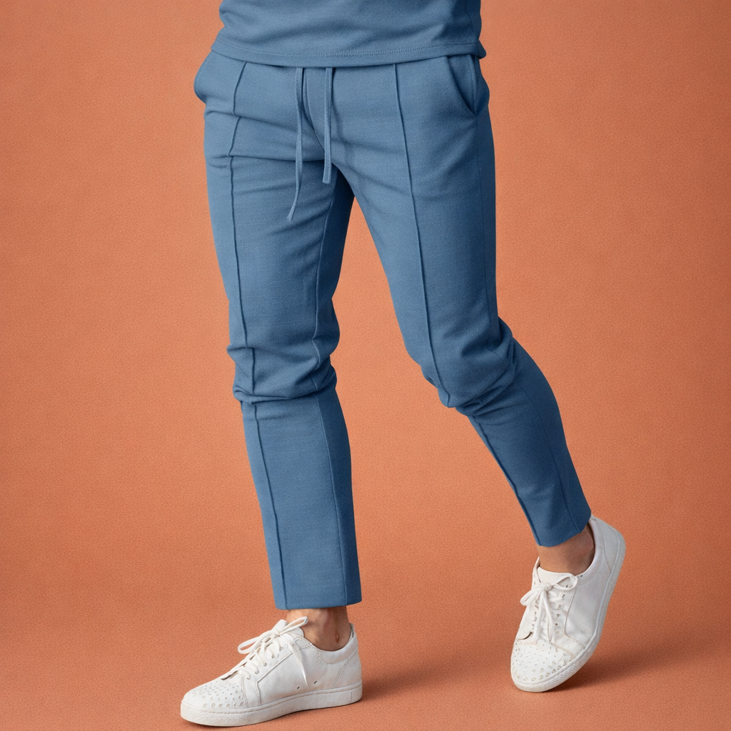 Dames broek in jeansblauw met minimalistisch design, zacht en comfortabel voor casual en stijlvolle outfits.