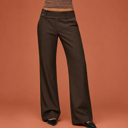 Dames wijde pijp broek in karamel met minimalistisch design, zacht en comfortabel voor casual en stijlvolle outfits.