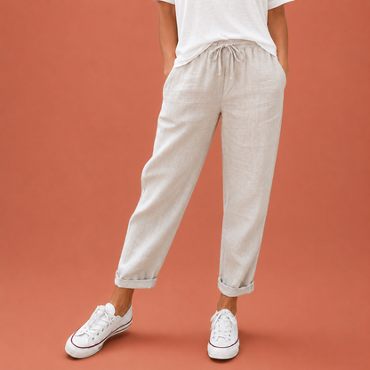 Dames broek in khaki met minimalistisch design, zacht en comfortabel voor casual en stijlvolle outfits.