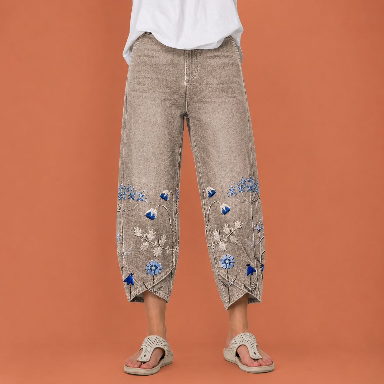 Dames comfort broek in khaki met minimalistisch design, zacht en comfortabel voor casual en stijlvolle outfits.