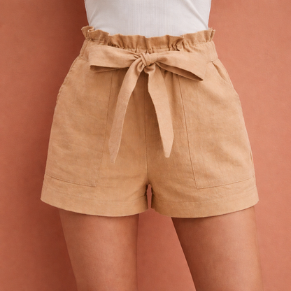 Dames linnen shorts in khaki met minimalistisch design, zacht en comfortabel voor casual en stijlvolle outfits.