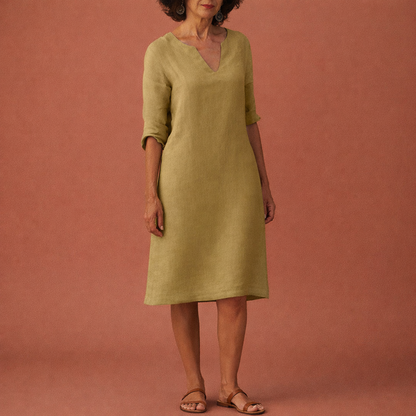 Dames midi zomerjurk in khaki met minimalistisch design, zacht en comfortabel voor casual en stijlvolle outfits.