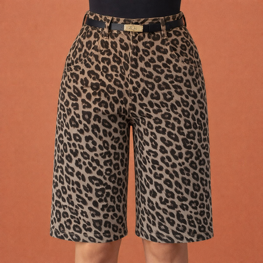 Dames shorts in khaki met minimalistisch design, zacht en comfortabel voor casual en stijlvolle outfits.