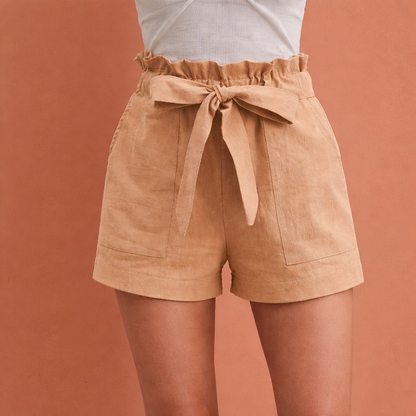 Dames shorts in khaki met minimalistisch design, zacht en comfortabel voor casual en stijlvolle outfits.