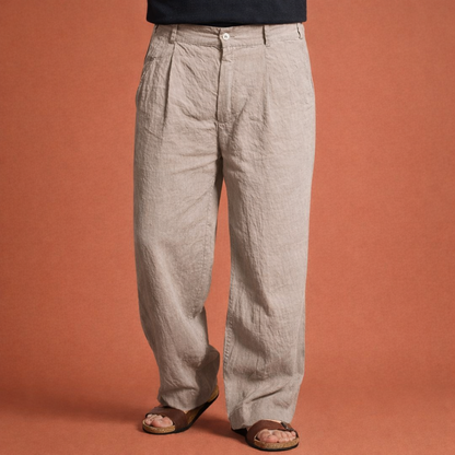 Dames broek in khaki met minimalistisch design, zacht en comfortabel voor casual en stijlvolle outfits.