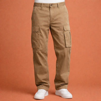 Heren cargo broek in khaki met minimalistisch design, zacht en comfortabel voor casual en stijlvolle outfits.