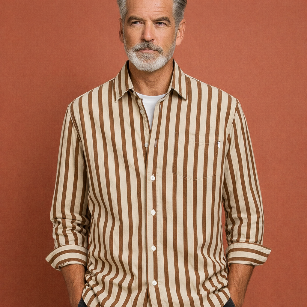 Heren overhemd in khaki met minimalistisch design, zacht en comfortabel voor casual en stijlvolle outfits.
