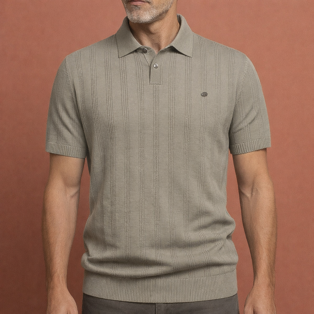 Heren polo in khaki met gestreept design, comfortabel en stijlvol voor casual en verzorgde outfits.