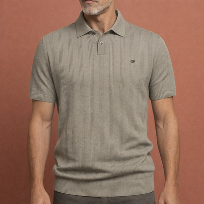 Heren polo in khaki met gestreept design, comfortabel en stijlvol voor casual en verzorgde outfits.