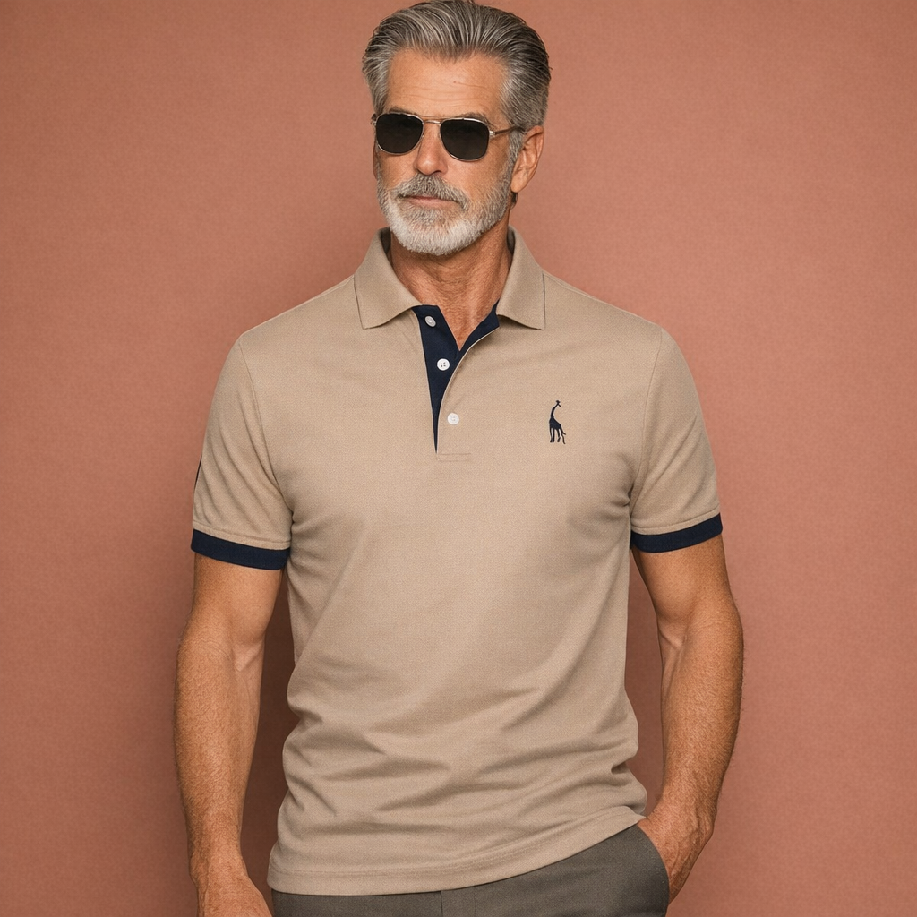 Heren polo in khaki met minimalistisch design, zacht en comfortabel voor casual en stijlvolle outfits.