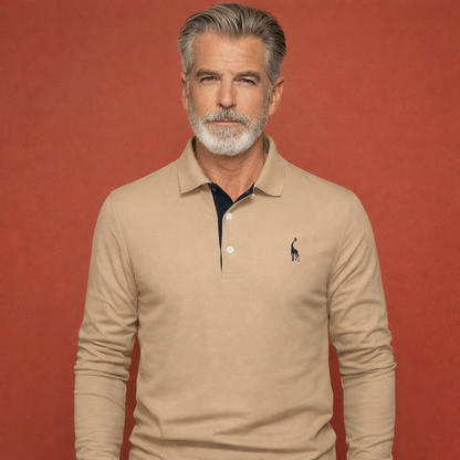 Heren polo in khaki met minimalistisch design, zacht en comfortabel voor casual en stijlvolle outfits.