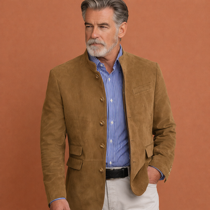 Khaki klassieke herenjas met opstaande kraag, geschikt voor dagelijks gebruik en nette outfits.