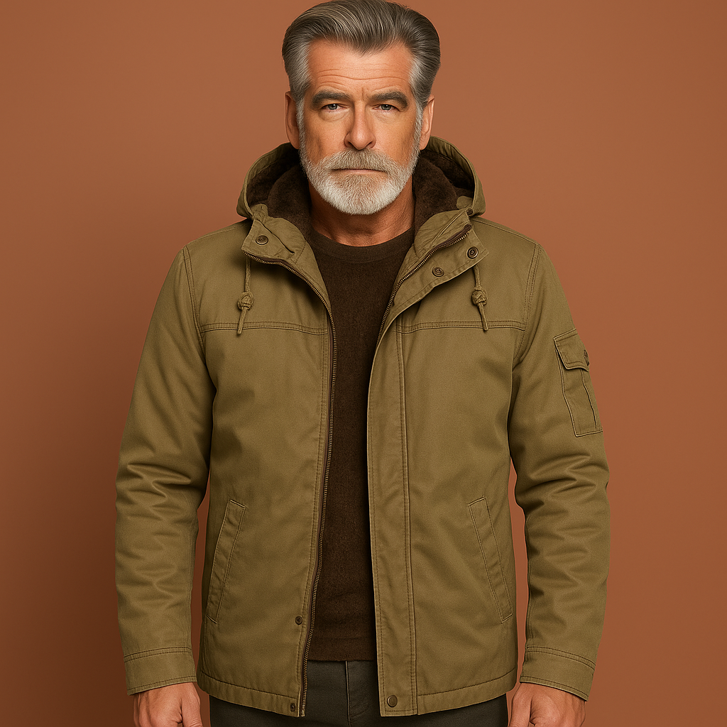 Khaki winterjas voor heren met capuchon en bontvoering, perfect voor koude dagen en buitenactiviteiten.