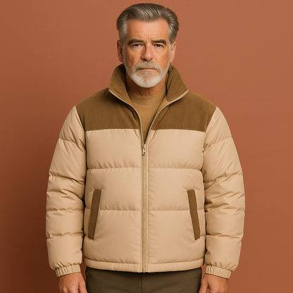 Koffiekleurige heren pufferjas met moderne pasvorm en warme gewatteerde afwerking, ideaal voor koude dagen.