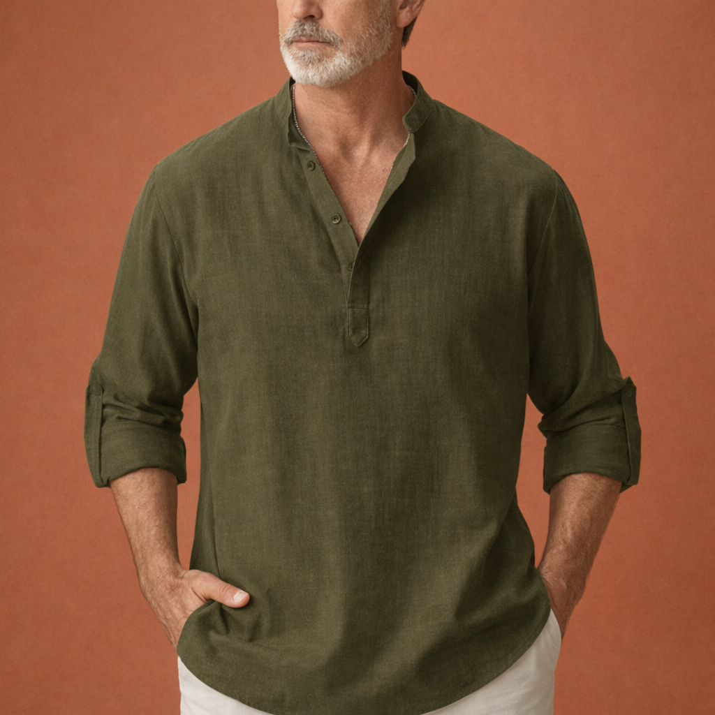 Heren Henley shirt in legergroen met minimalistisch design, zacht en comfortabel voor casual en stijlvolle outfits.