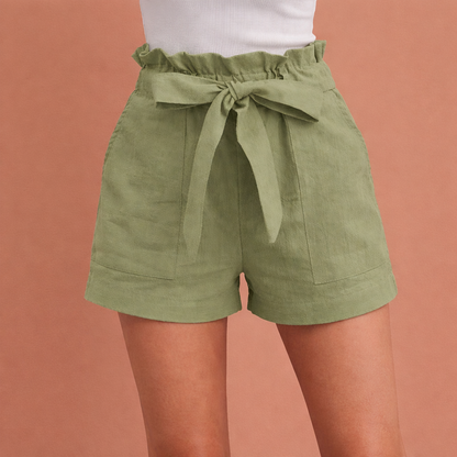 Dames shorts in legergroen met minimalistisch design, zacht en comfortabel voor casual en stijlvolle outfits.