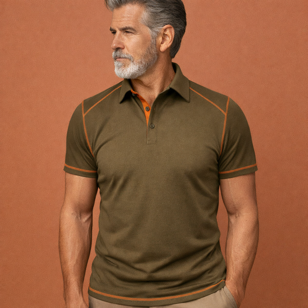 Heren polo in legergroen met minimalistisch design, zacht en comfortabel voor casual en stijlvolle outfits.