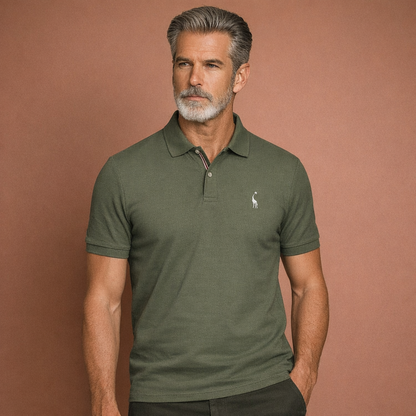 Herenpolo in legergroen met modern design, comfortabel en stijlvol voor casual en verzorgde outfits.