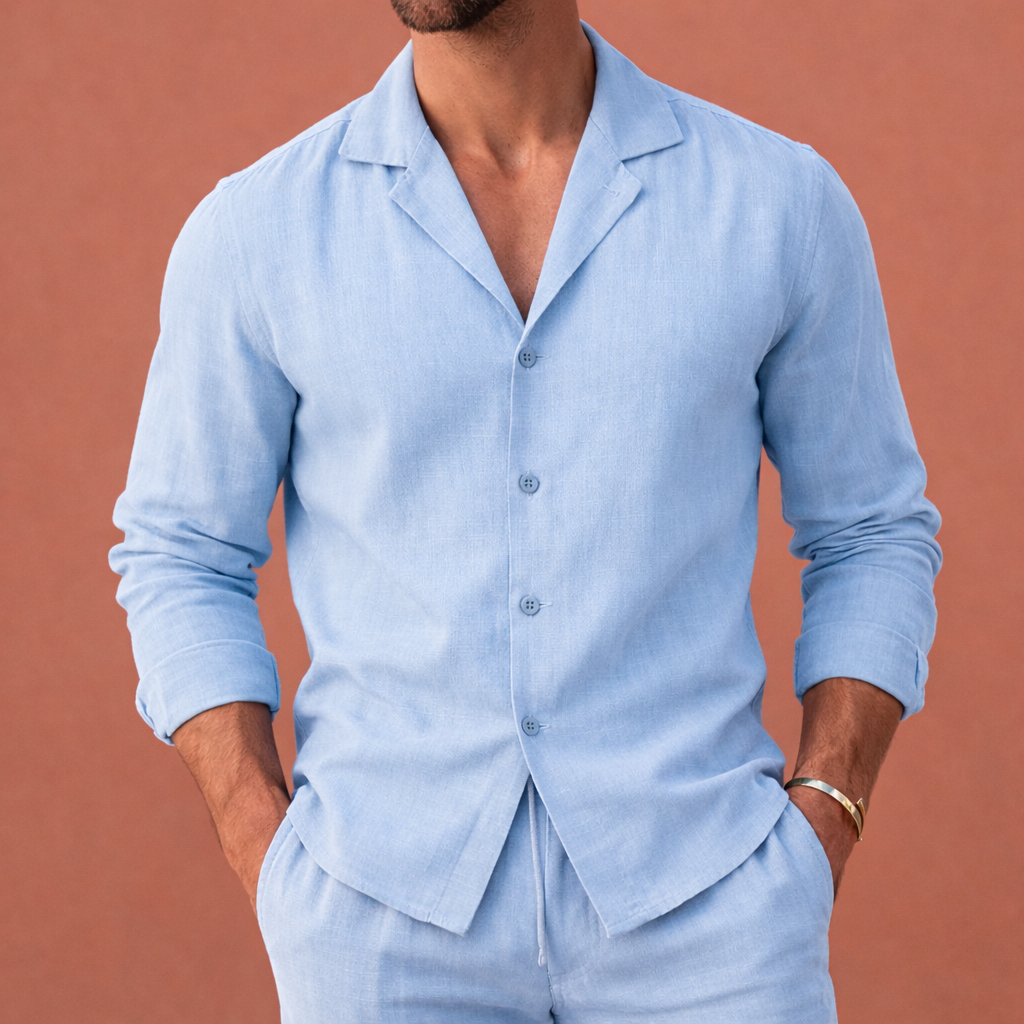 Heren linnen zomerset in lichtblauwmet minimalistisch design, zacht en comfortabel voor casual en stijlvolle outfits.