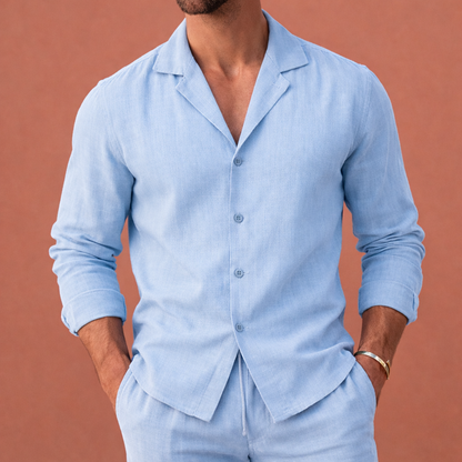 Heren linnen zomerset in lichtblauwmet minimalistisch design, zacht en comfortabel voor casual en stijlvolle outfits.