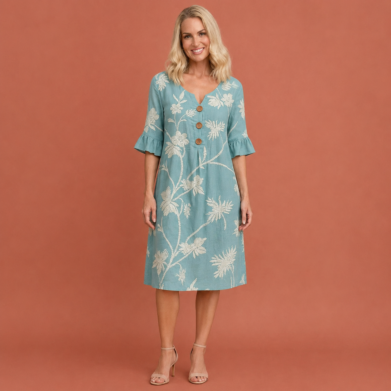 Dames bloemen midi jurk in lichtblauw met minimalistisch design, zacht en comfortabel voor casual en stijlvolle outfits.