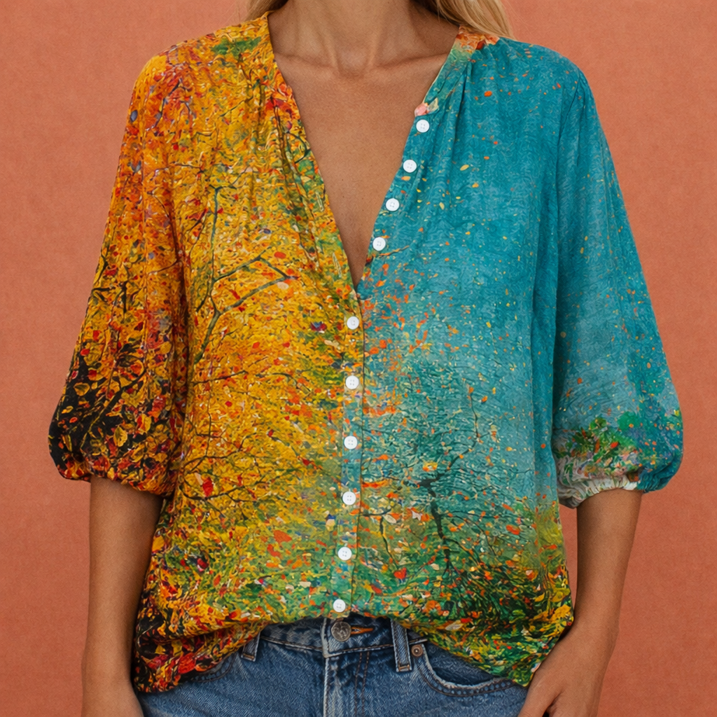 Dames blouse in lichtblauw met minimalistisch design, zacht en comfortabel voor casual en stijlvolle outfits.