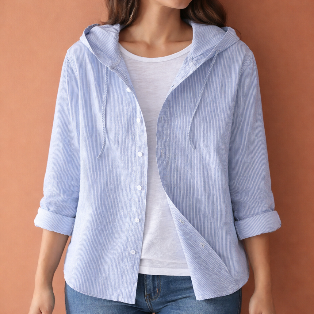 Dames blouse met capuchon in lichtblauw met minimalistisch design, zacht en comfortabel voor casual en stijlvolle outfits.