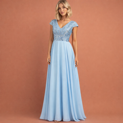 Dames maxi avondjurk in lichtblauw met minimalistisch design, zacht en comfortabel voor casual en stijlvolle outfits.