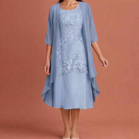 Dames maxi jurk in lichtblauw met minimalistisch design, zacht en comfortabel voor casual en stijlvolle outfits.
