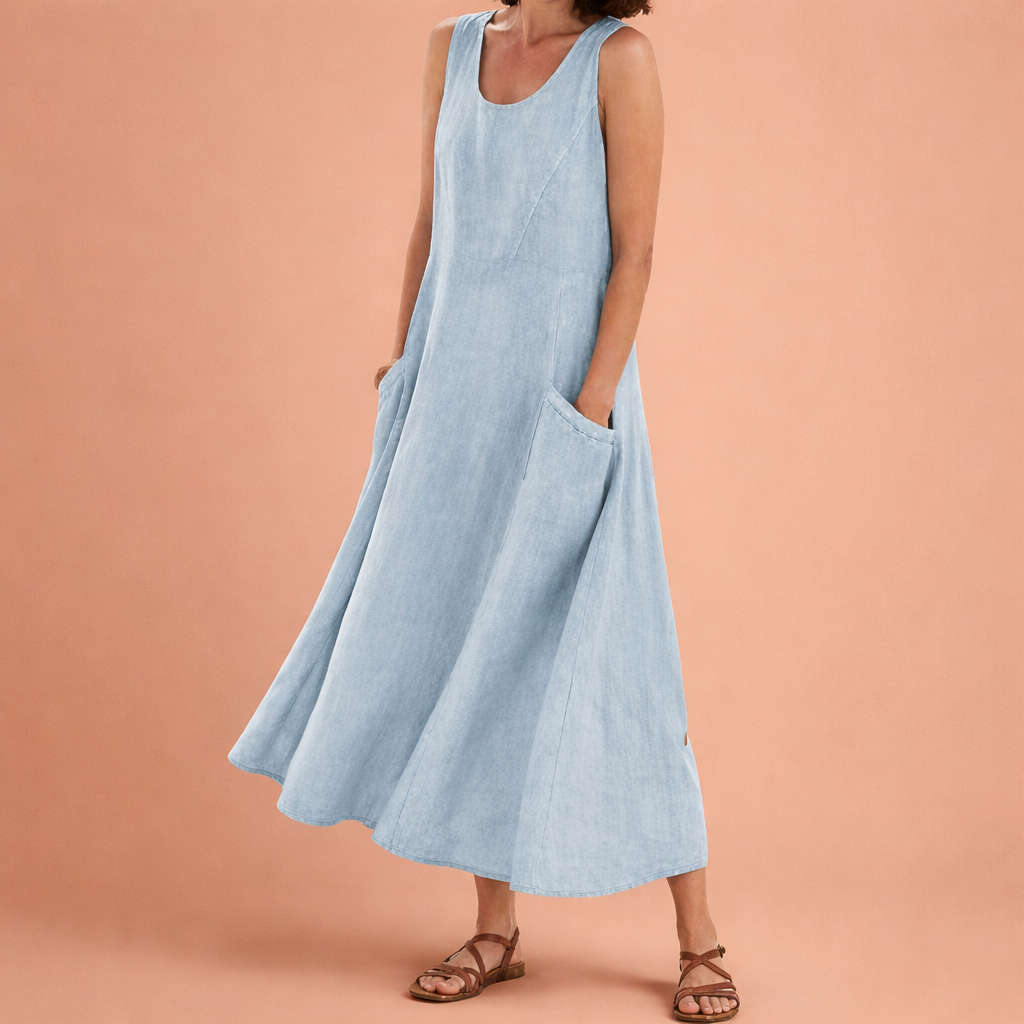 Dames maxi zomerjurk in lichtblauw met minimalistisch design, zacht en comfortabel voor casual en stijlvolle outfits.