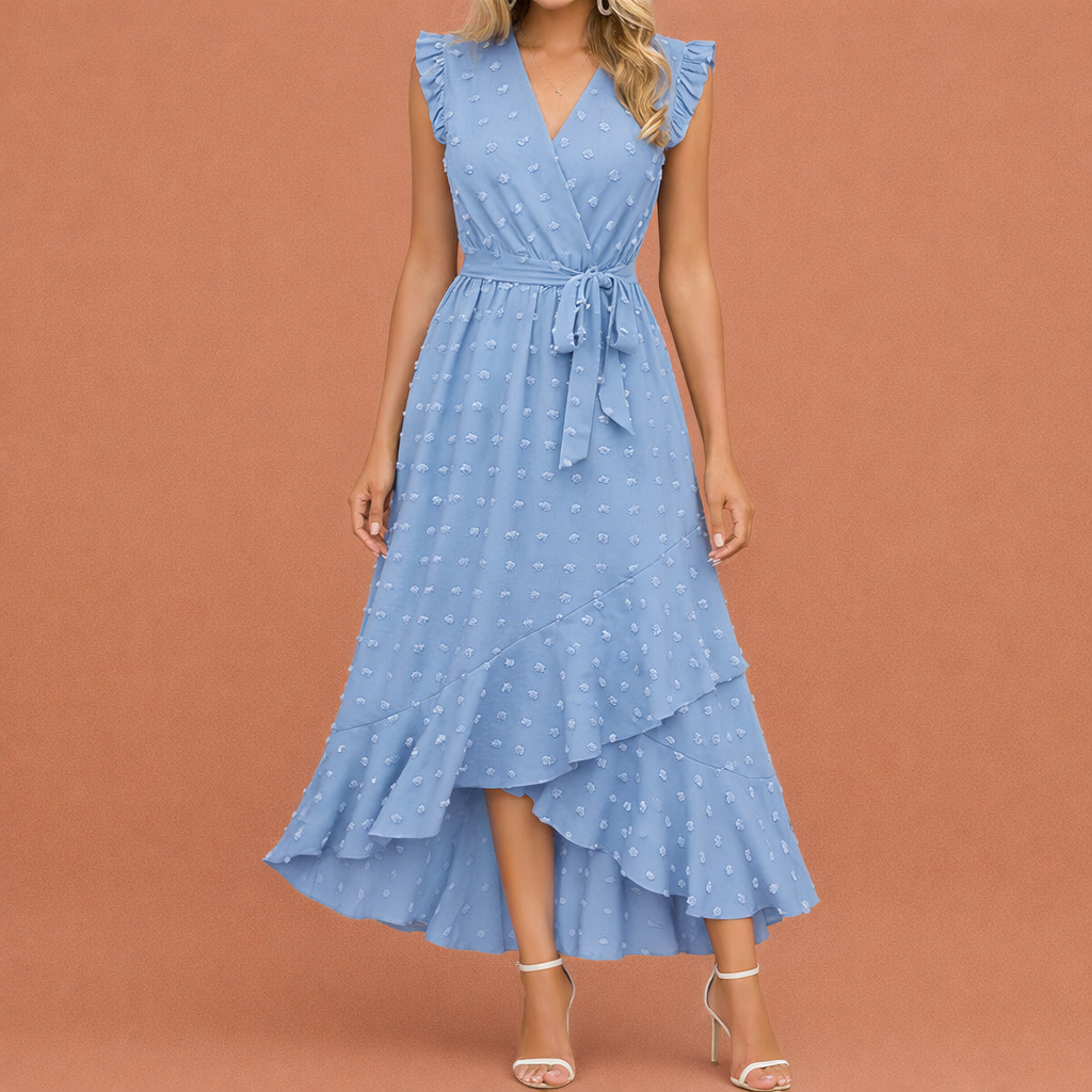 Dames maxi jurk in lichtblauw met minimalistisch design, zacht en comfortabel voor casual en stijlvolle outfits.