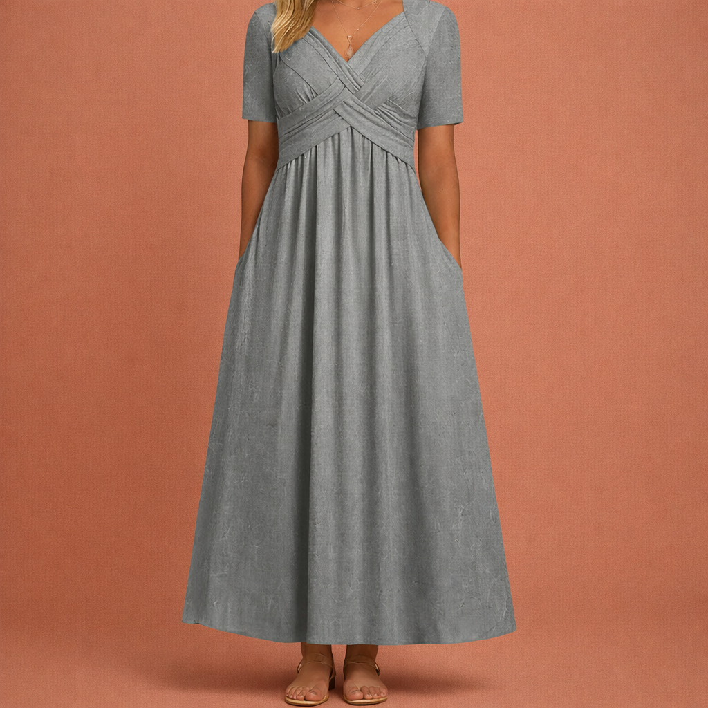 Dames maxi zomerjurk in lichtgrijs met minimalistisch design, zacht en comfortabel voor casual en stijlvolle outfits.