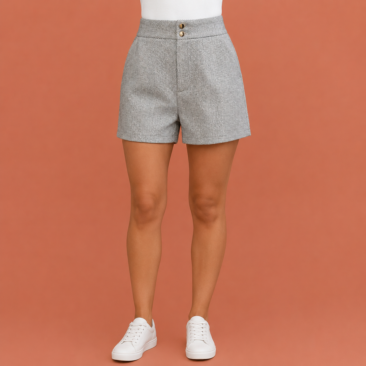 Dames pantalon in lichtgrijs met minimalistisch design, zacht en comfortabel voor casual en stijlvolle outfits.