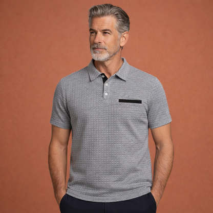 Heren polo in lichtgrijs met klassieke kraag, stijlvol en comfortabel voor casual en verzorgde outfits.
