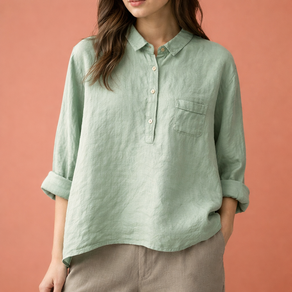 Dames blouse in lichtgroen met minimalistisch design, zacht en comfortabel voor casual en stijlvolle outfits.