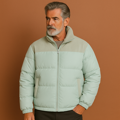 Lichtgroene heren pufferjas met moderne pasvorm en warme gewatteerde afwerking, ideaal voor koude dagen.