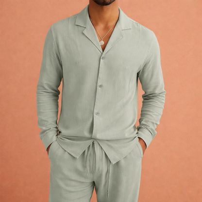 Heren linnen zomerset in lichtgroen met minimalistisch design, zacht en comfortabel voor casual en stijlvolle outfits.