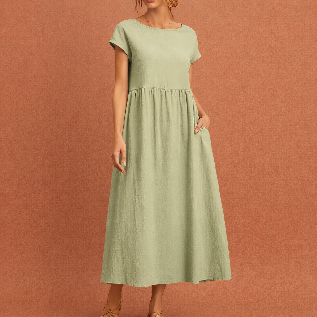 Dames midi jurk in lichtgroen met minimalistisch design, zacht en comfortabel voor casual en stijlvolle outfits.