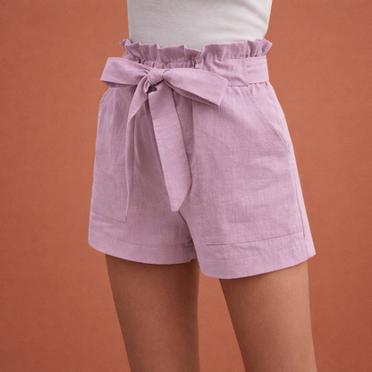 Dames shorts in lichtpaars met minimalistisch design, zacht en comfortabel voor casual en stijlvolle outfits.