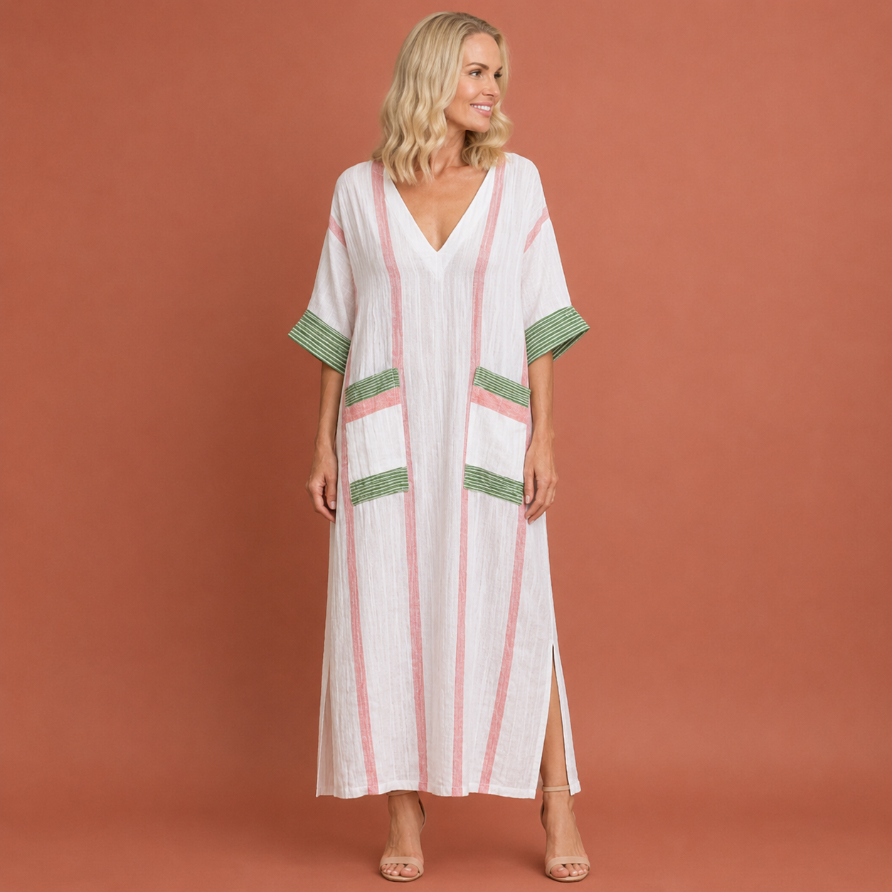 Dames strand maxi jurk in lichtroze met minimalistisch design, zacht en comfortabel voor casual en stijlvolle outfits.