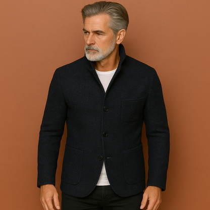 Heren gebreid vest in marineblauw met zakken, licht en comfortabel voor casual en stijlvolle outfits.