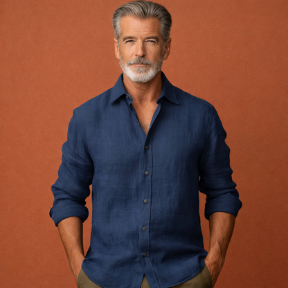 Heren linnen overhemd in marineblauw met minimalistisch design, zacht en comfortabel voor casual en stijlvolle outfits.