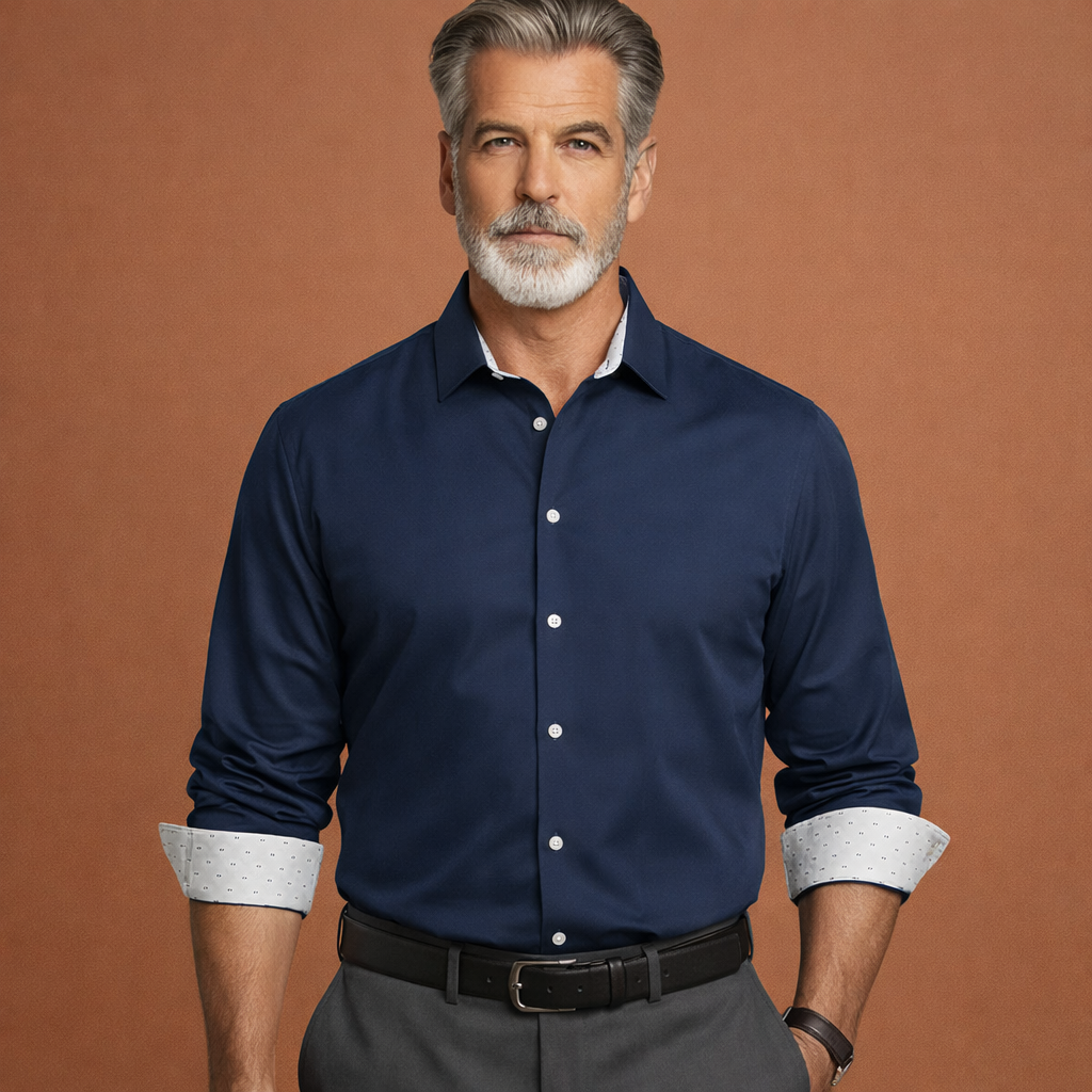 Heren overhemd in marineblauw met minimalistisch design, zacht en comfortabel voor casual en stijlvolle outfits.