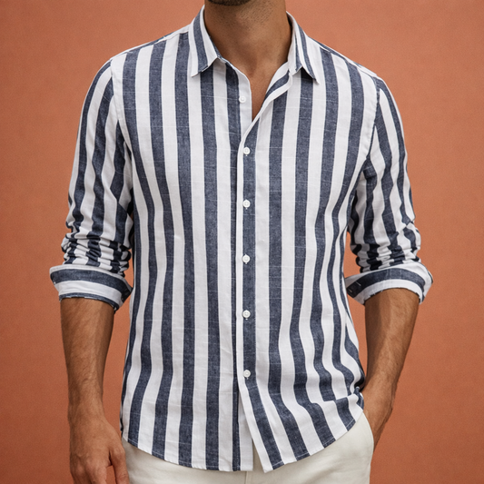 Heren overhemd in marineblauw met minimalistisch design, zacht en comfortabel voor casual en stijlvolle outfits.