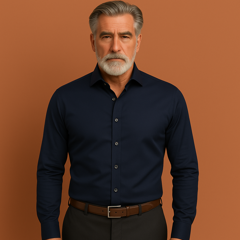 Marineblauw slim fit heren overhemd met knoopsluiting, geschikt voor zakelijke en casual outfits.