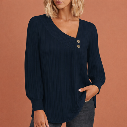 Dames gebreide sweater in marineblauw met minimalistisch design, zacht en comfortabel voor casual en stijlvolle outfits.